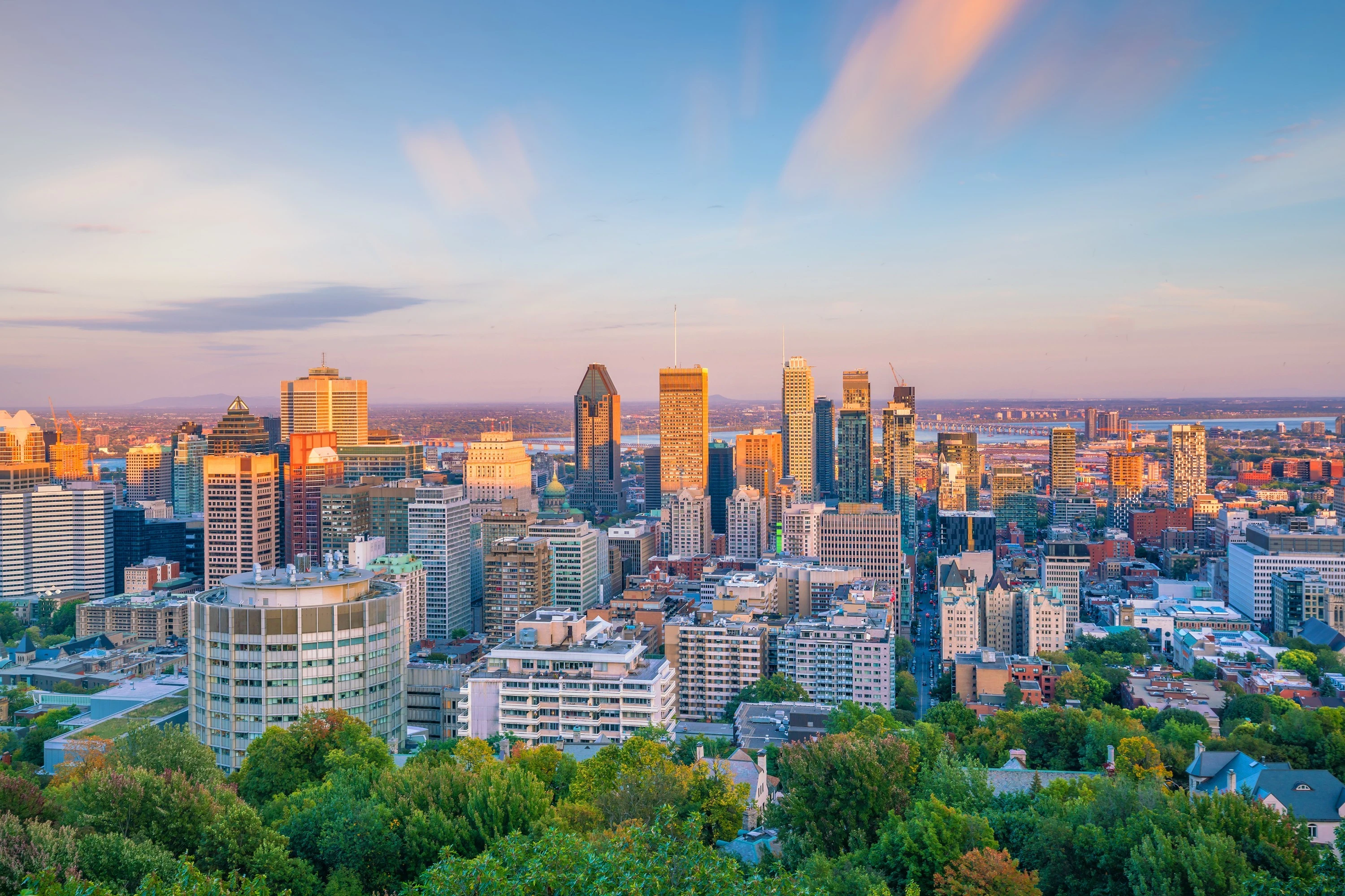 How much do you need to earn to live comfortably in Montreal? [2025]