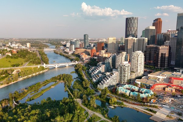 How much do you need to earn to live comfortably in Calgary? [2025]