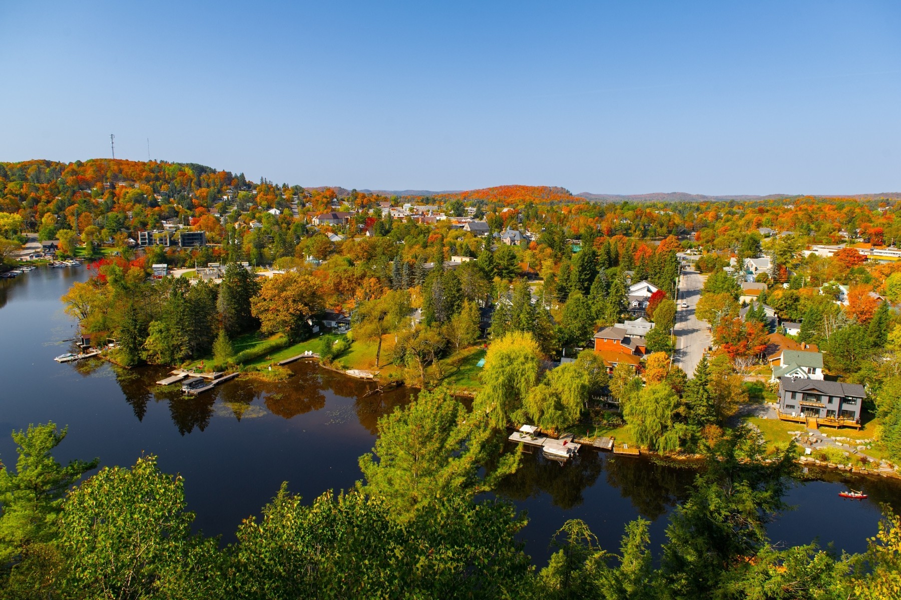 10 most beautiful Canadian towns in fall you'll want to move to