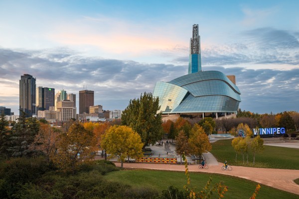 How much do you need to earn to live comfortably in Winnipeg? [2025]