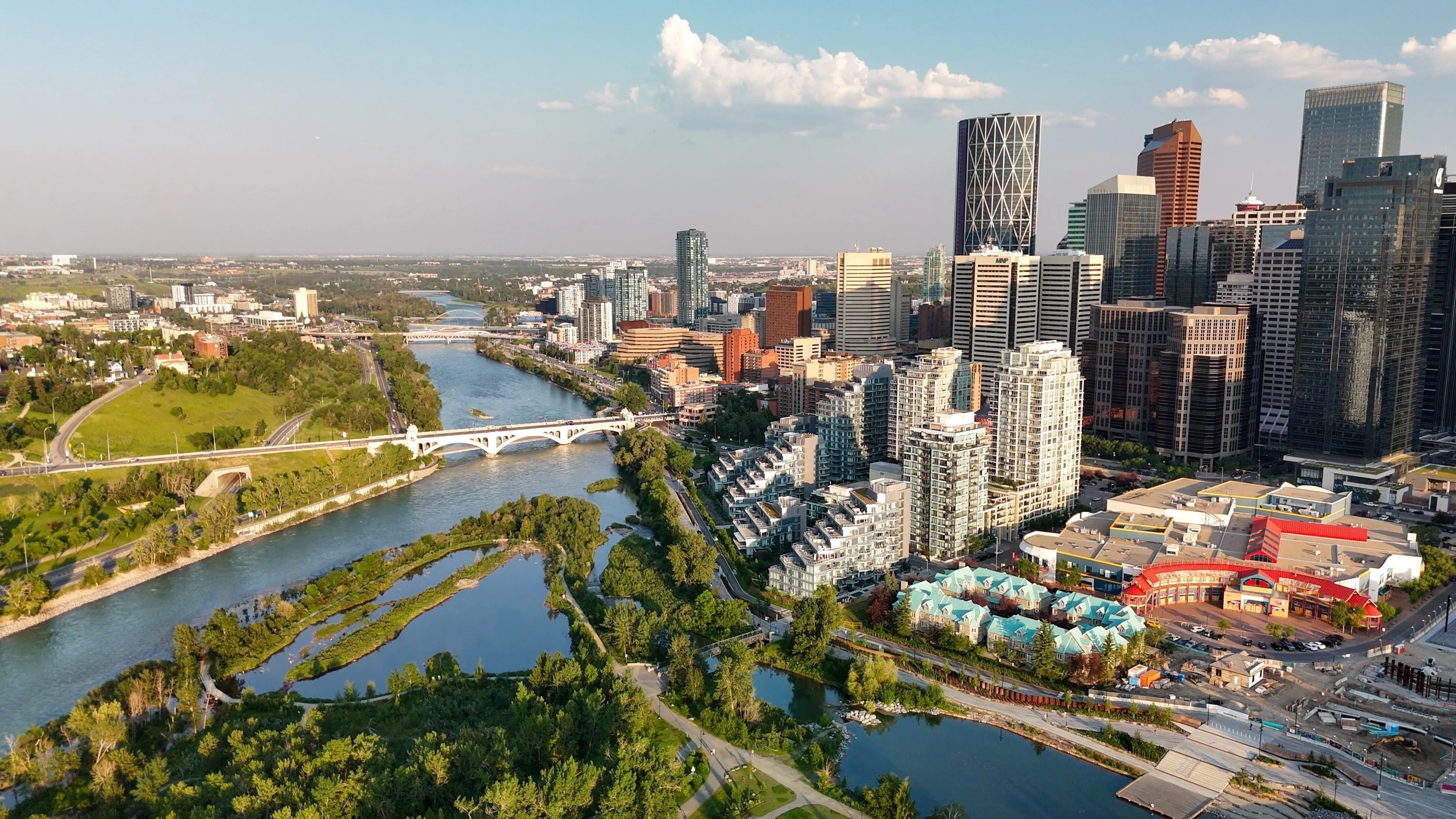 How much do you need to earn to live comfortably in Calgary? [2025]