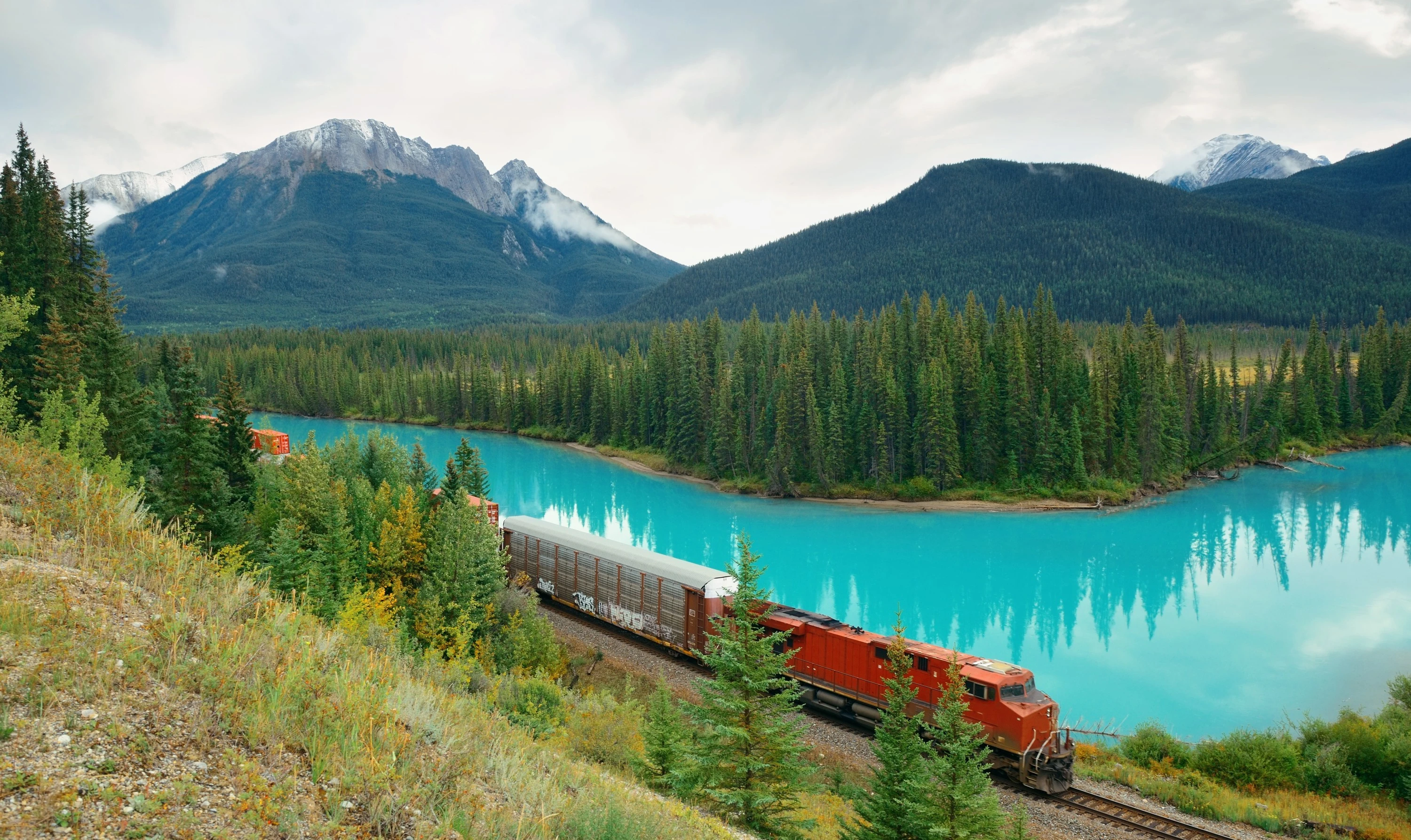 Choosing the Best Method for Shipping Goods in Canada: A Simplified Guide