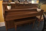 Console upright piano Console upright piano