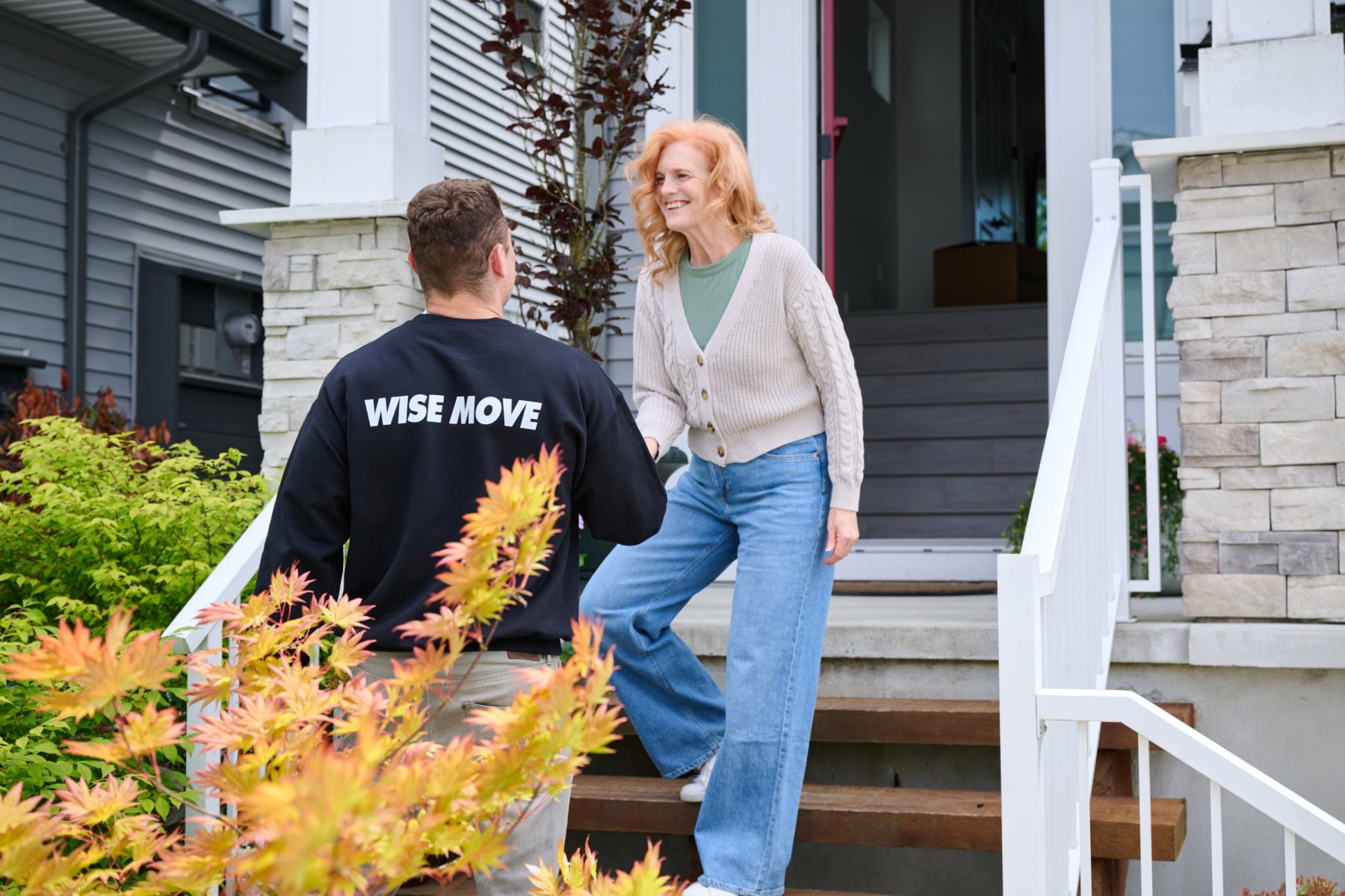 person shaking hands with a Wise Move mover outside home