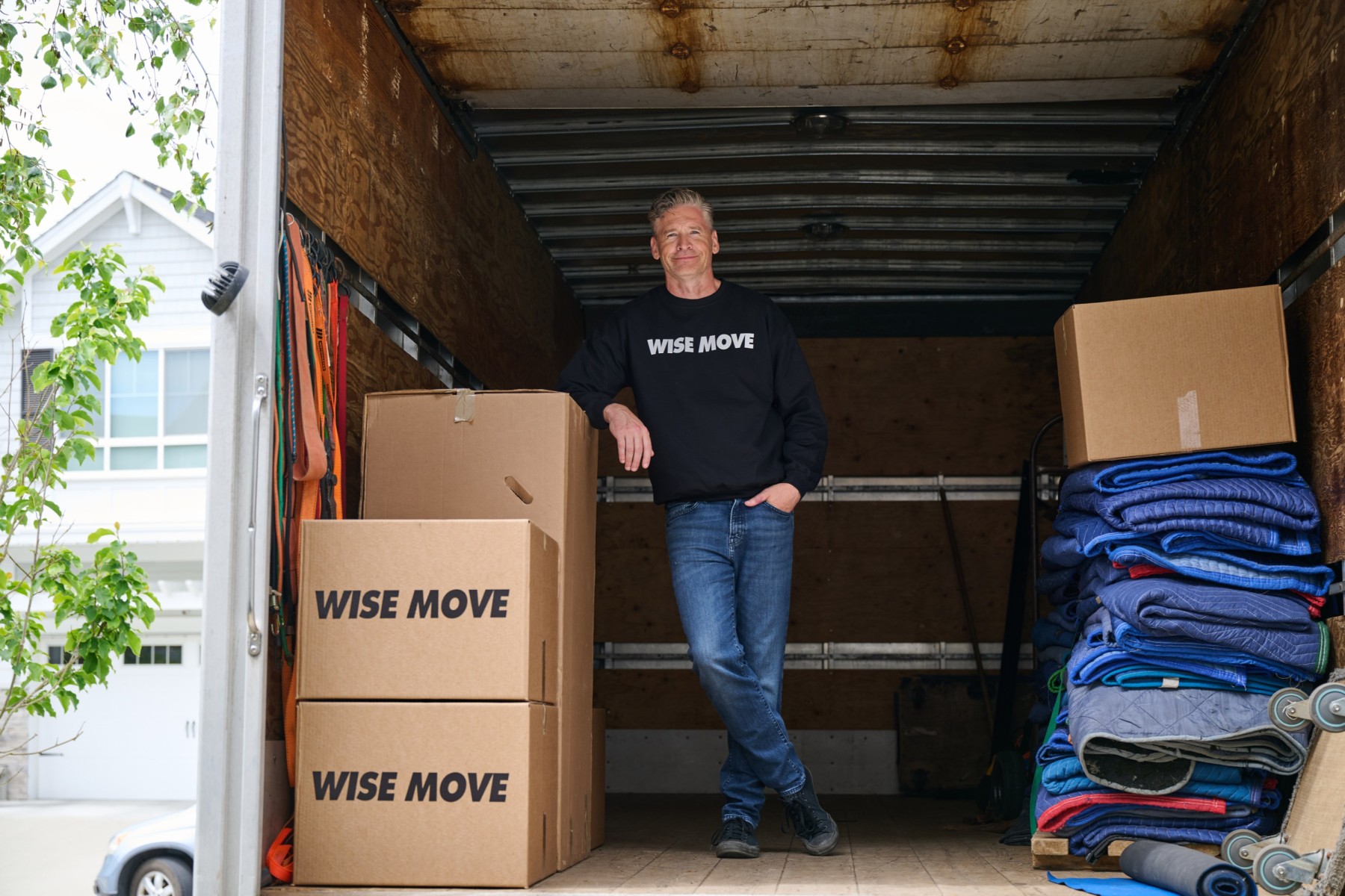 Trusted moving team helping Canadians make their move easily