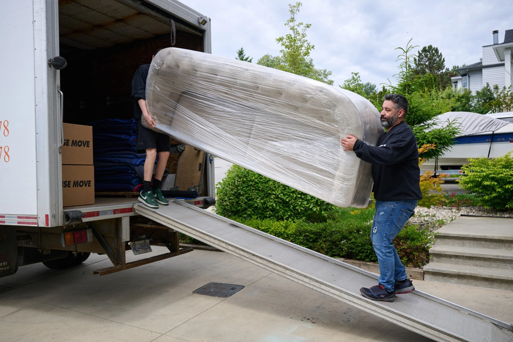 Hire professional movers Victoria BC, Canada