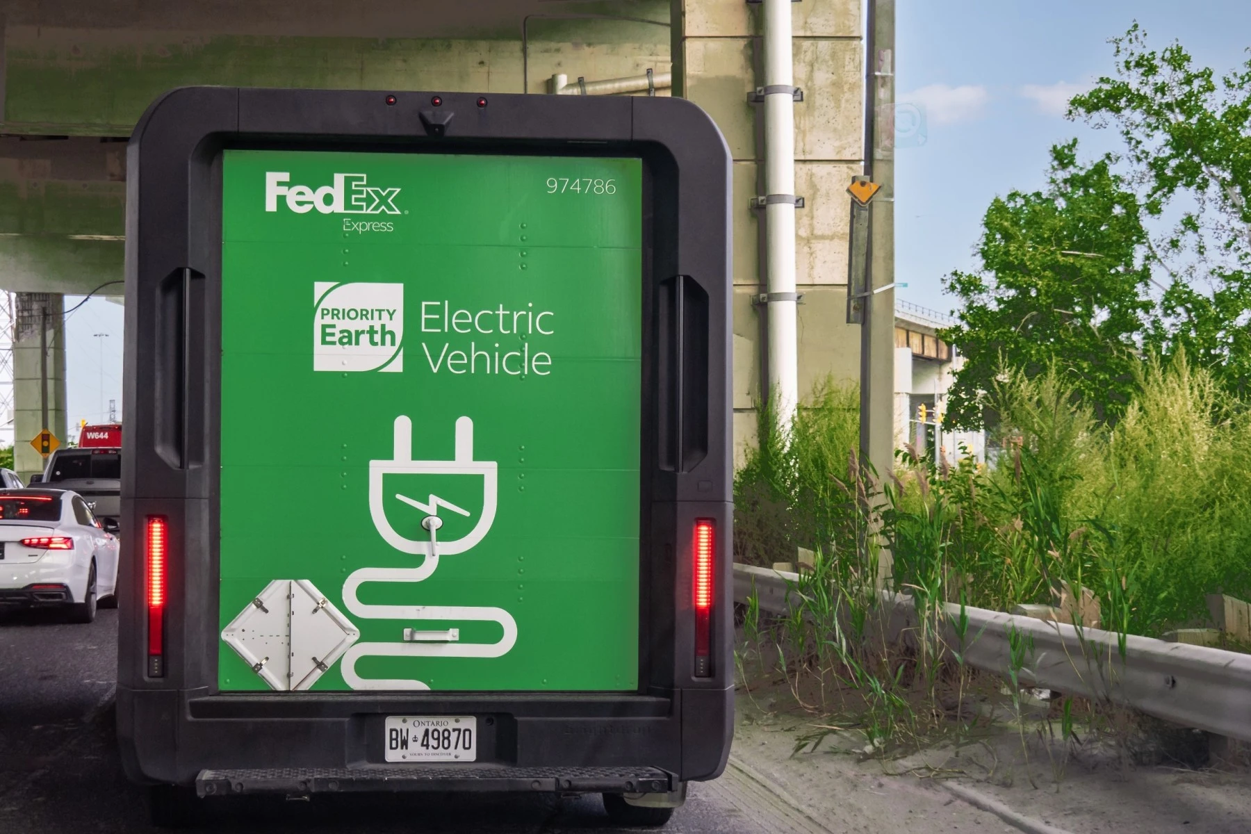 Electric delivery vehicles Canada