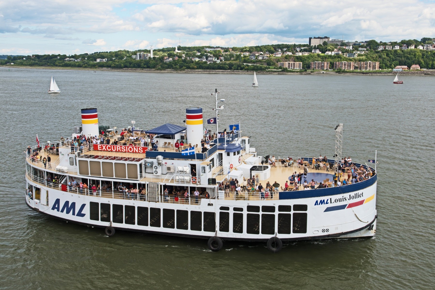 Cruse along The Lawrence River in Quebec