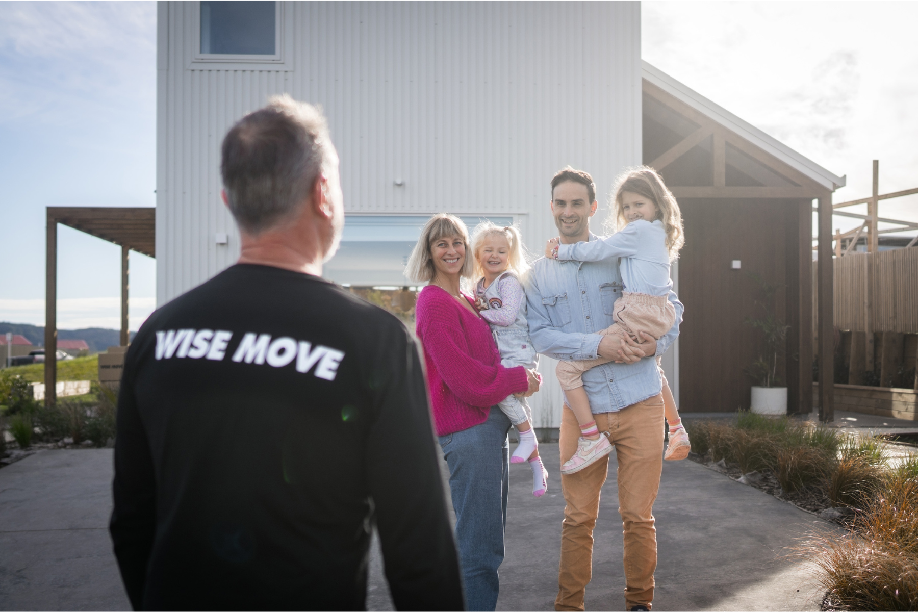 Wise Move team meeting family moving in school holidays in Canada
