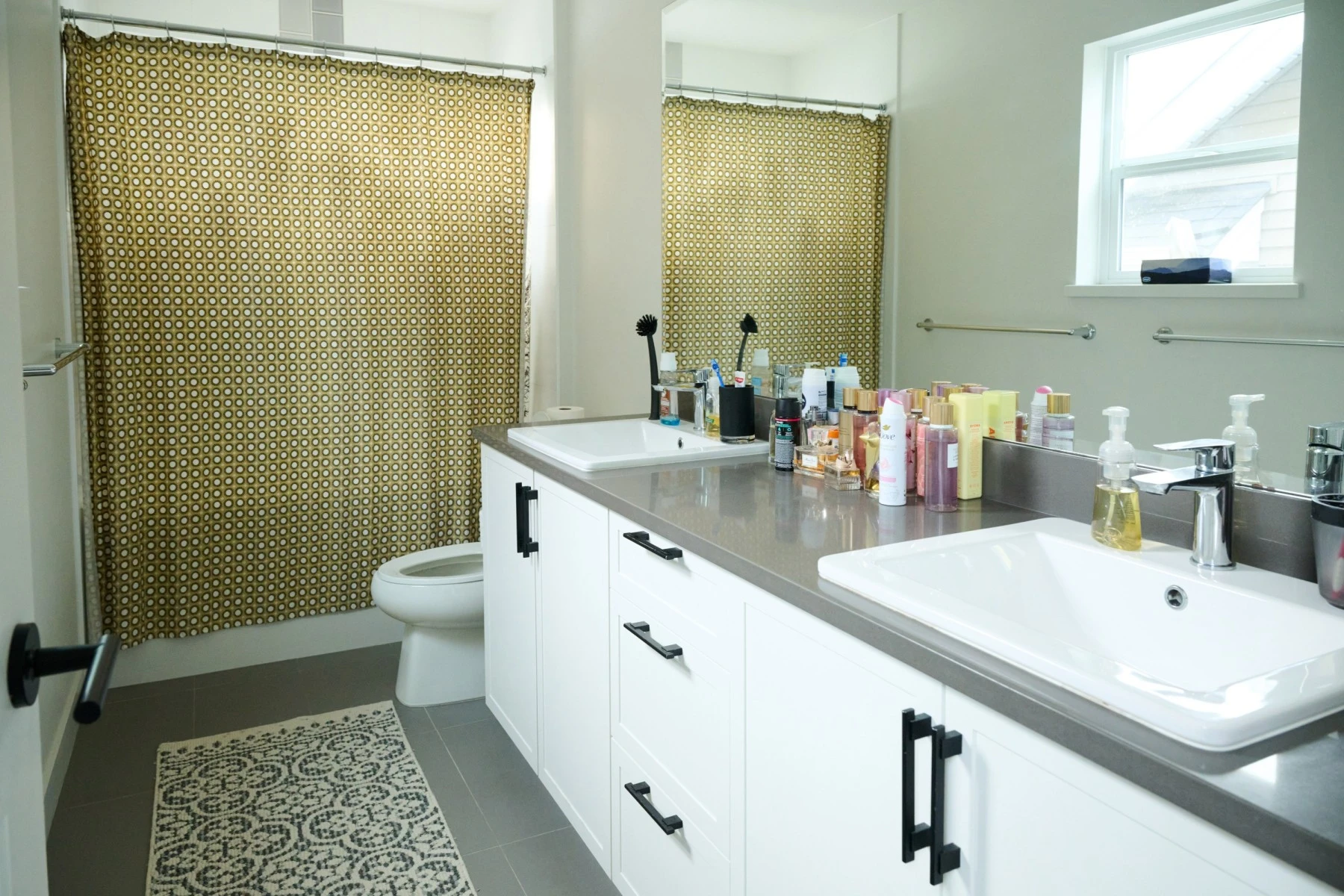 Packing tips for bathroom - moving guide for Victoria BC