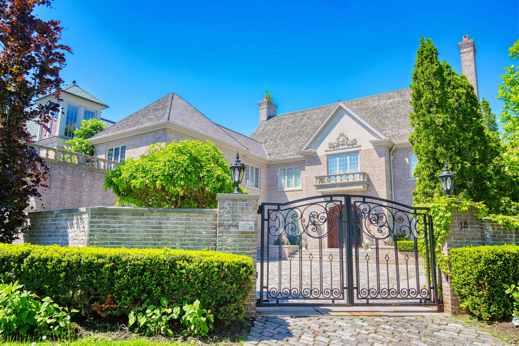Luxury houses of Toronto Forest Hill neighborhood, an upscale living home to many prominent entrepreneurs, celebrities, doctors, and lawyers