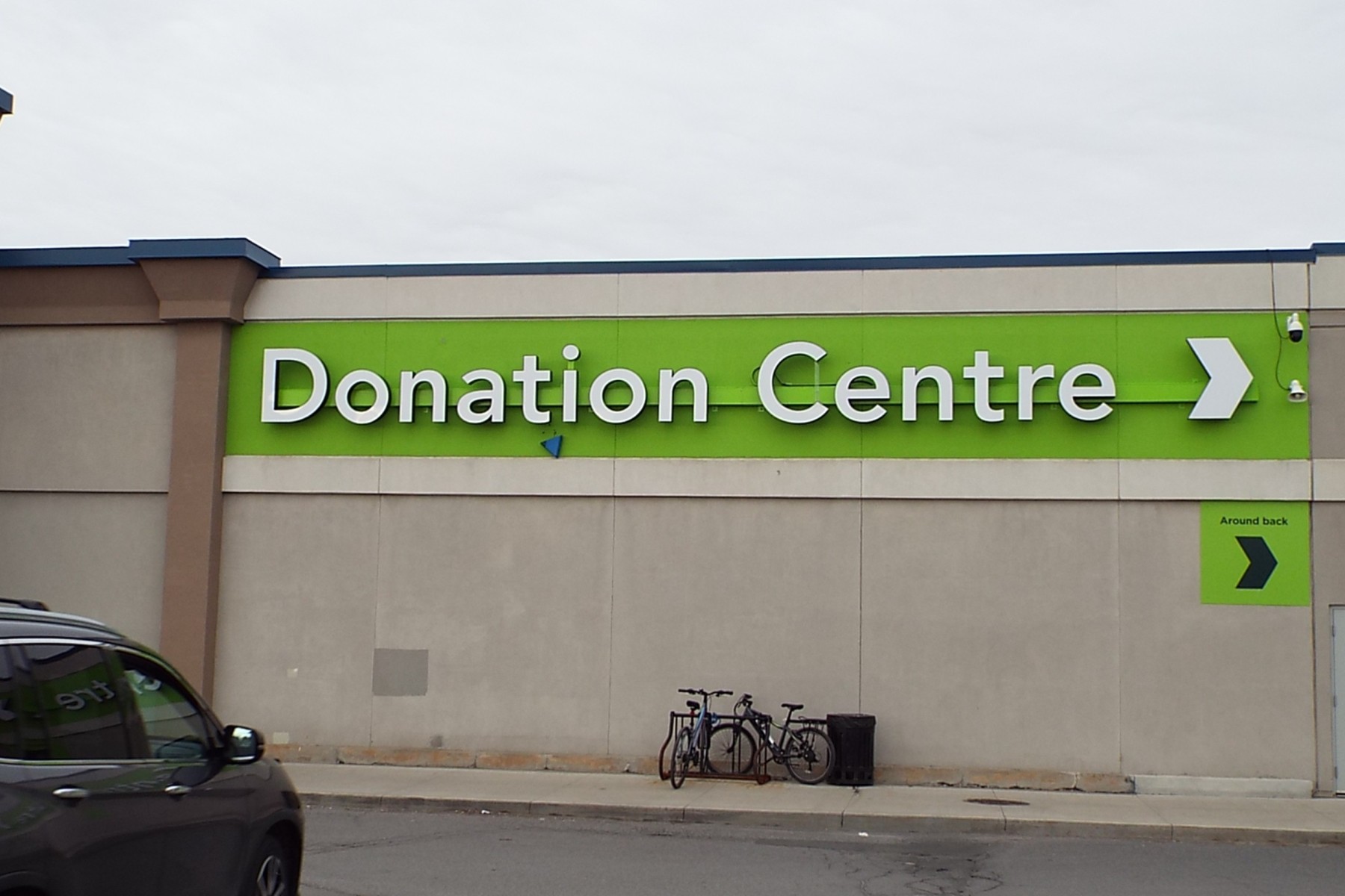 Declutter responsibly before move-out clean Canada